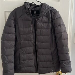 Spyder woman’s Dark Gray Puffer Jacket size is 21 x 26 x 24 inches